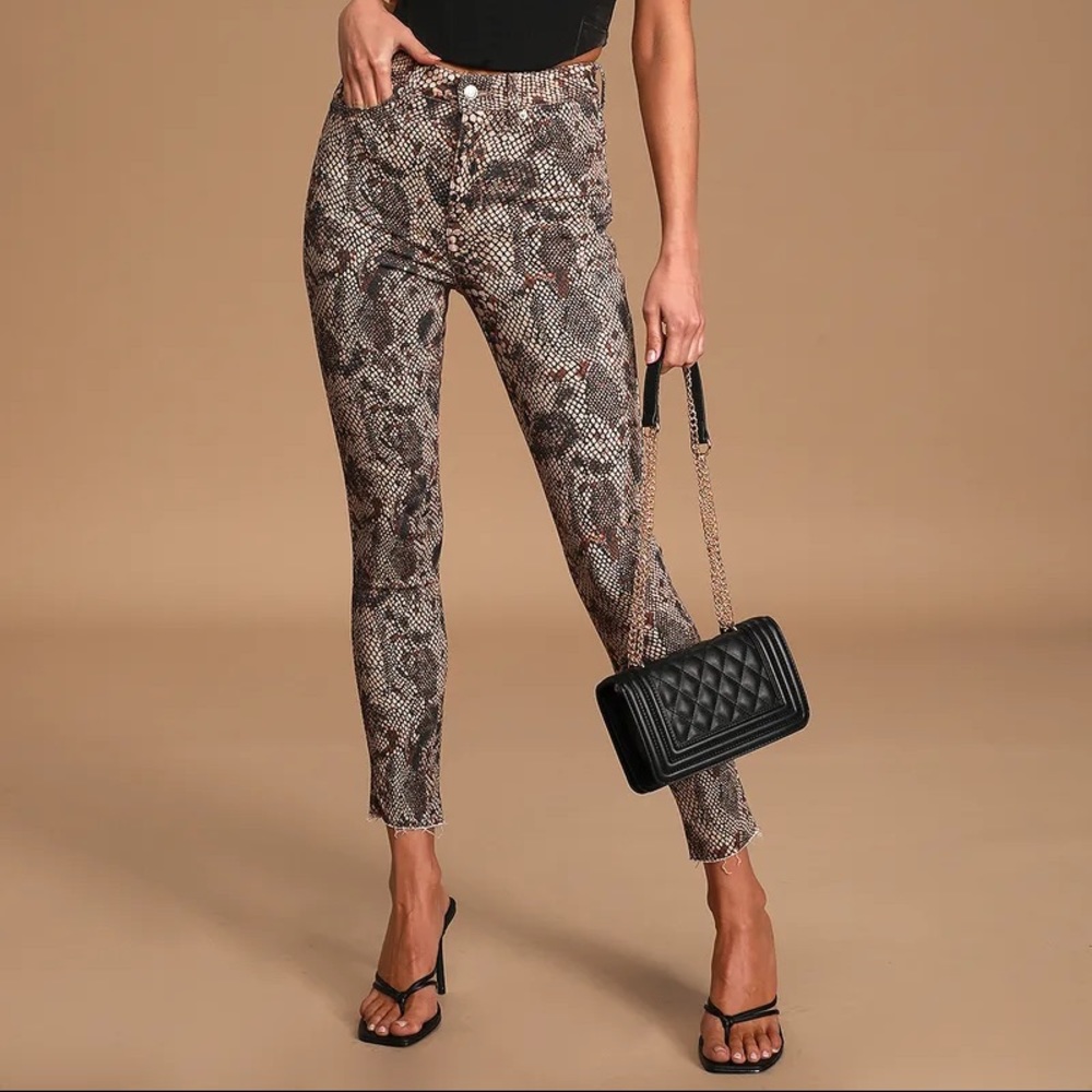 HOST ✅ FREE PEOPLE Raw High-Rise 2 faced Snake Print Jean